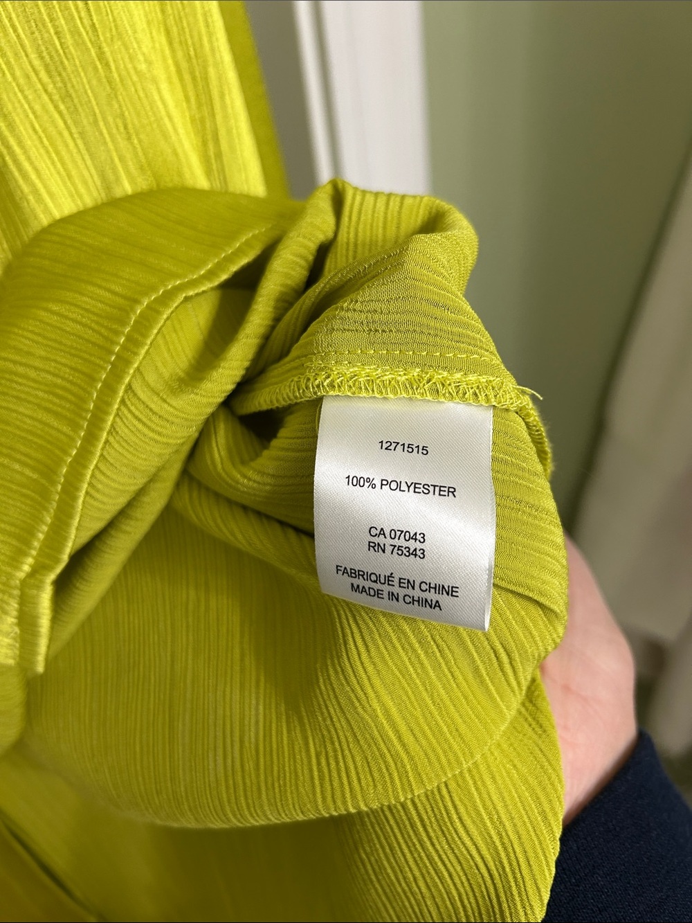 cupcakes & cashmere Chartreuse Satin Button-Front Blouse XL - Picture 3 of 6